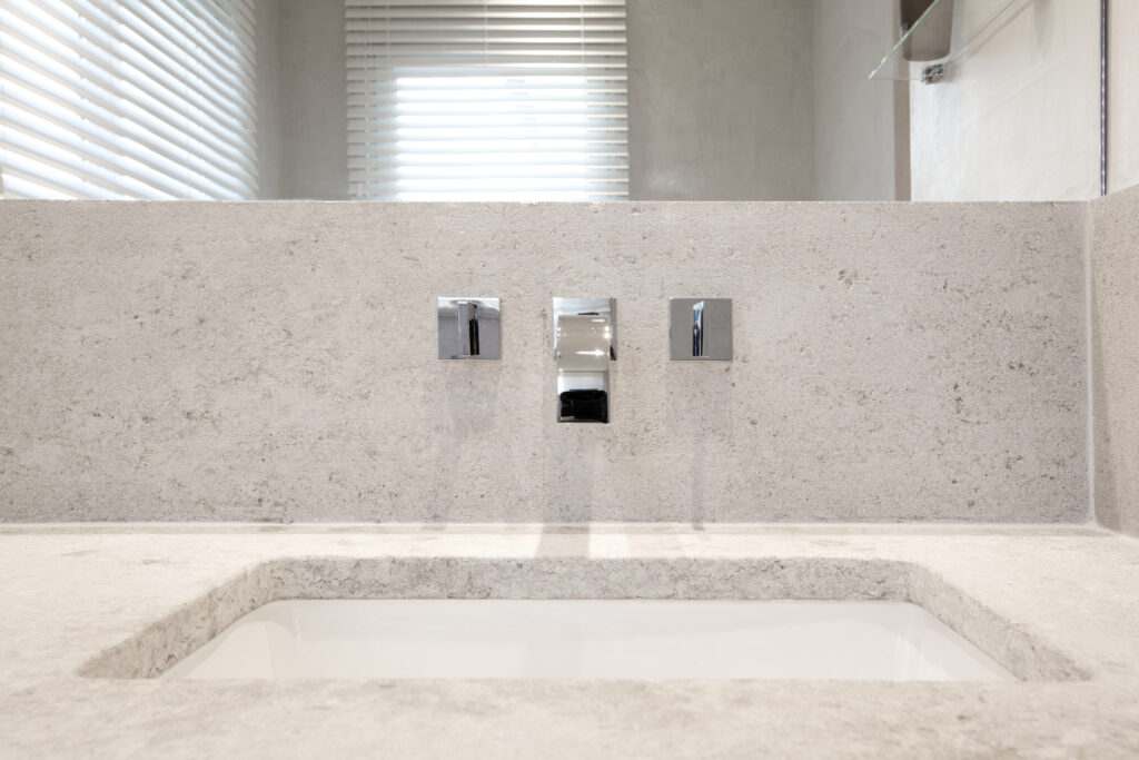 Vasque design équipée d’une robinetterie Dornbracht MEM avec finitions modernes et raffinées